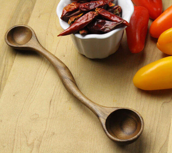 Double-sided measuring spoon