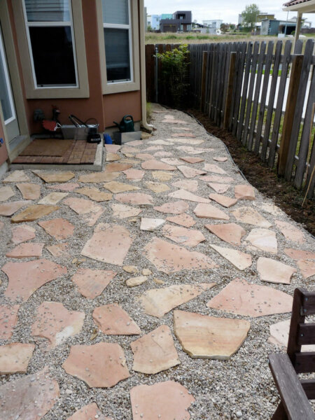Pea Gravel Patios Insteading, How To Make A Flagstone And Pea Gravel Patio