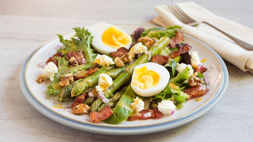 duck egg and asparagus salad with bacon