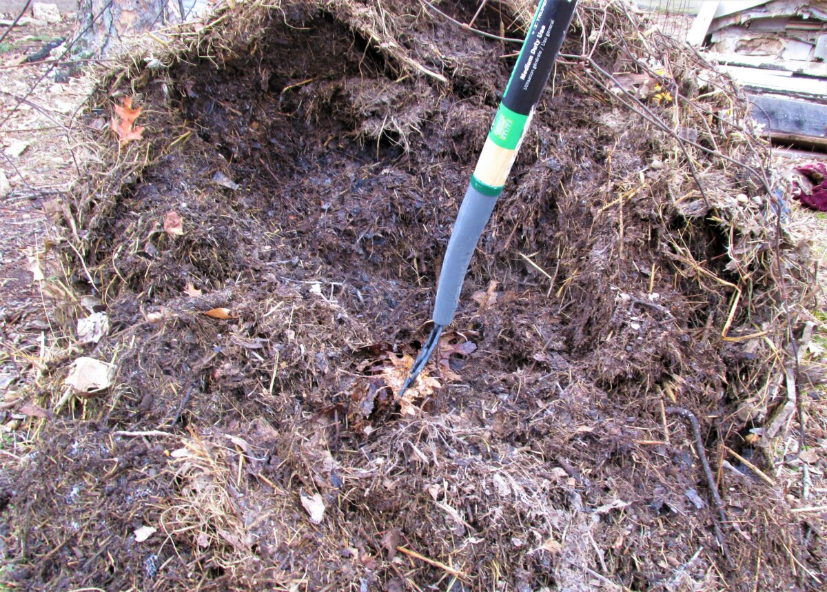 manure pile how to add nitrogen to soil