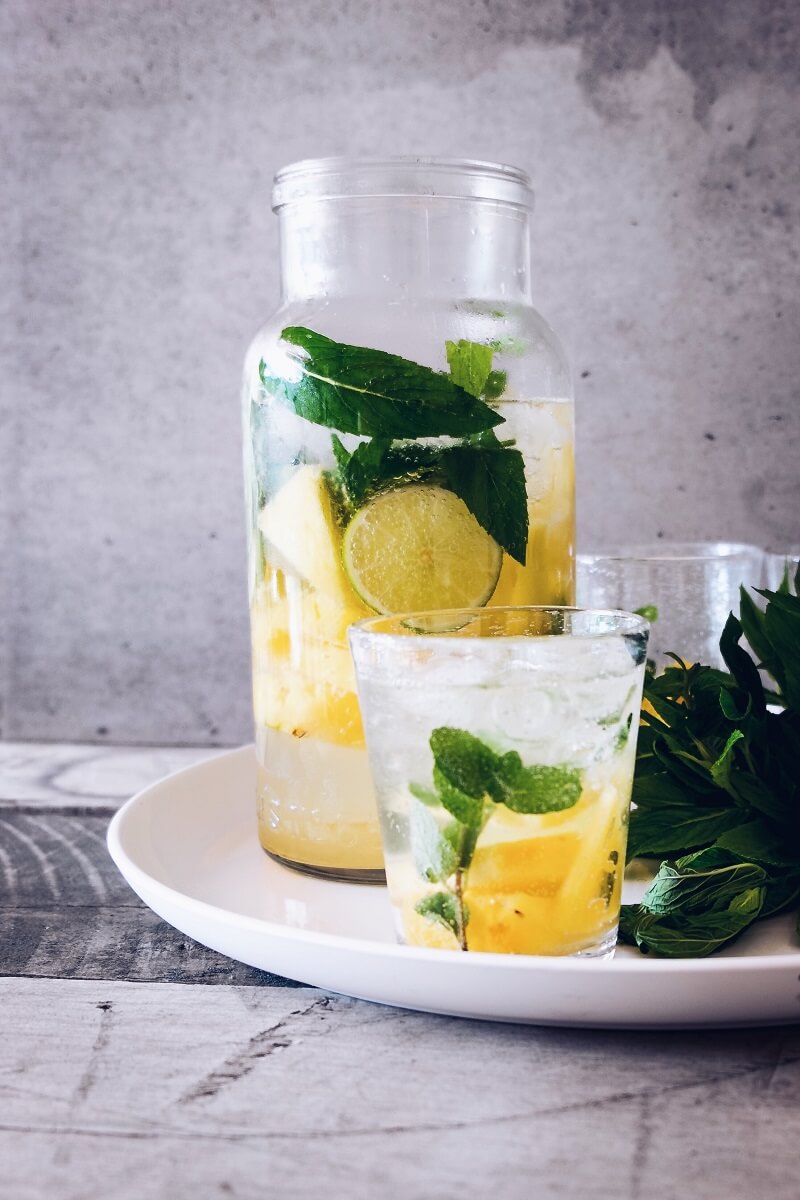 lemon and mint flavored water drinks