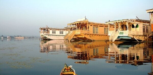 kashmir-houseboat